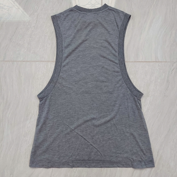NWT Nike sportswear women's essentials tank top - Picture 3 of 3